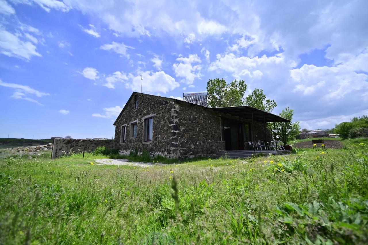 Sevan Tarsus Guesthouse Tsovazard ภายนอก รูปภาพ