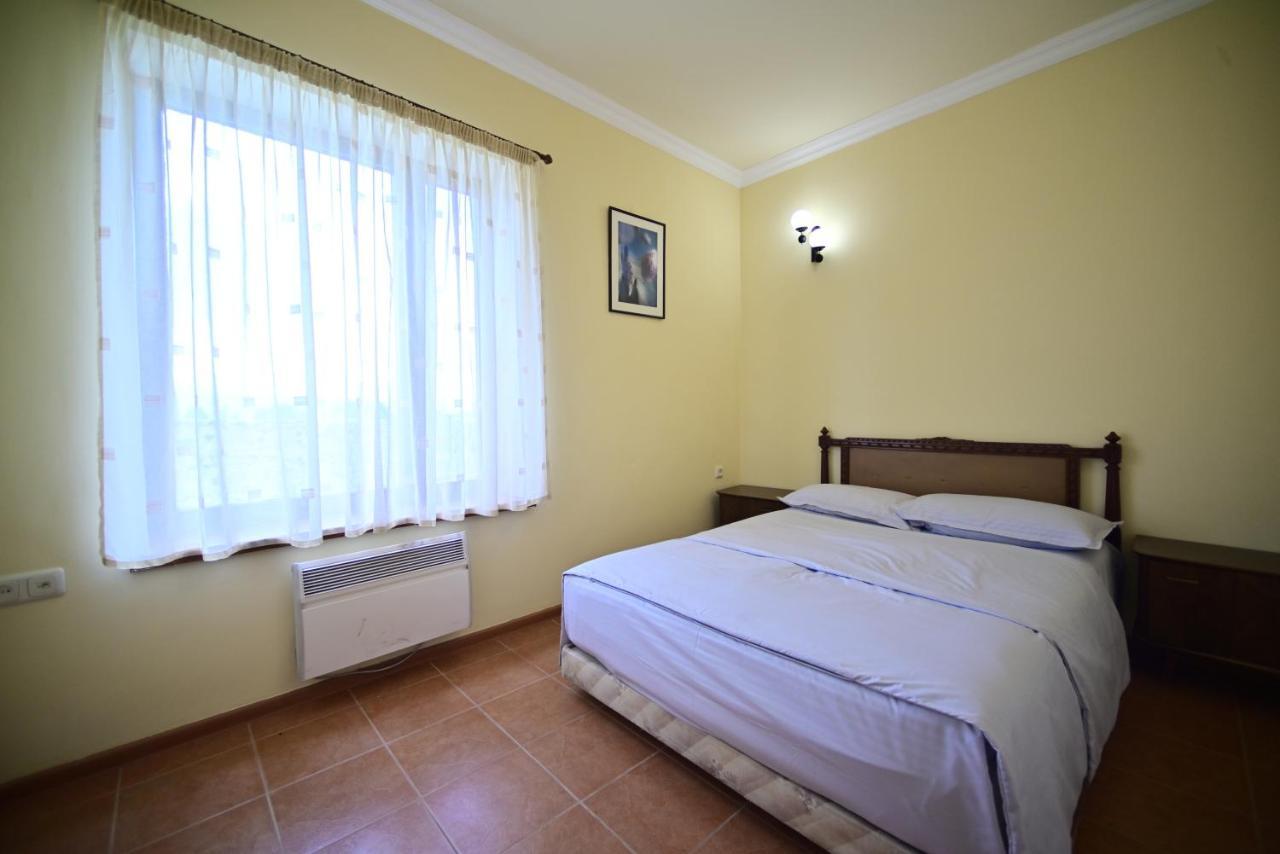 Sevan Tarsus Guesthouse Tsovazard ภายนอก รูปภาพ