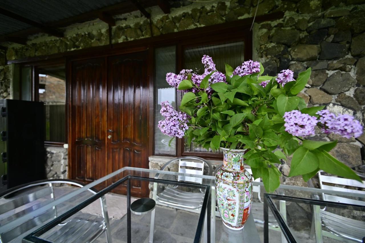 Sevan Tarsus Guesthouse Tsovazard ภายนอก รูปภาพ