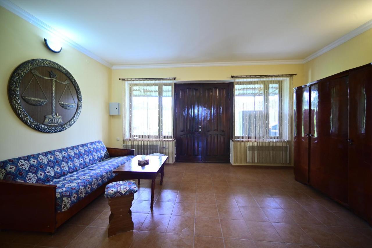 Sevan Tarsus Guesthouse Tsovazard ภายนอก รูปภาพ